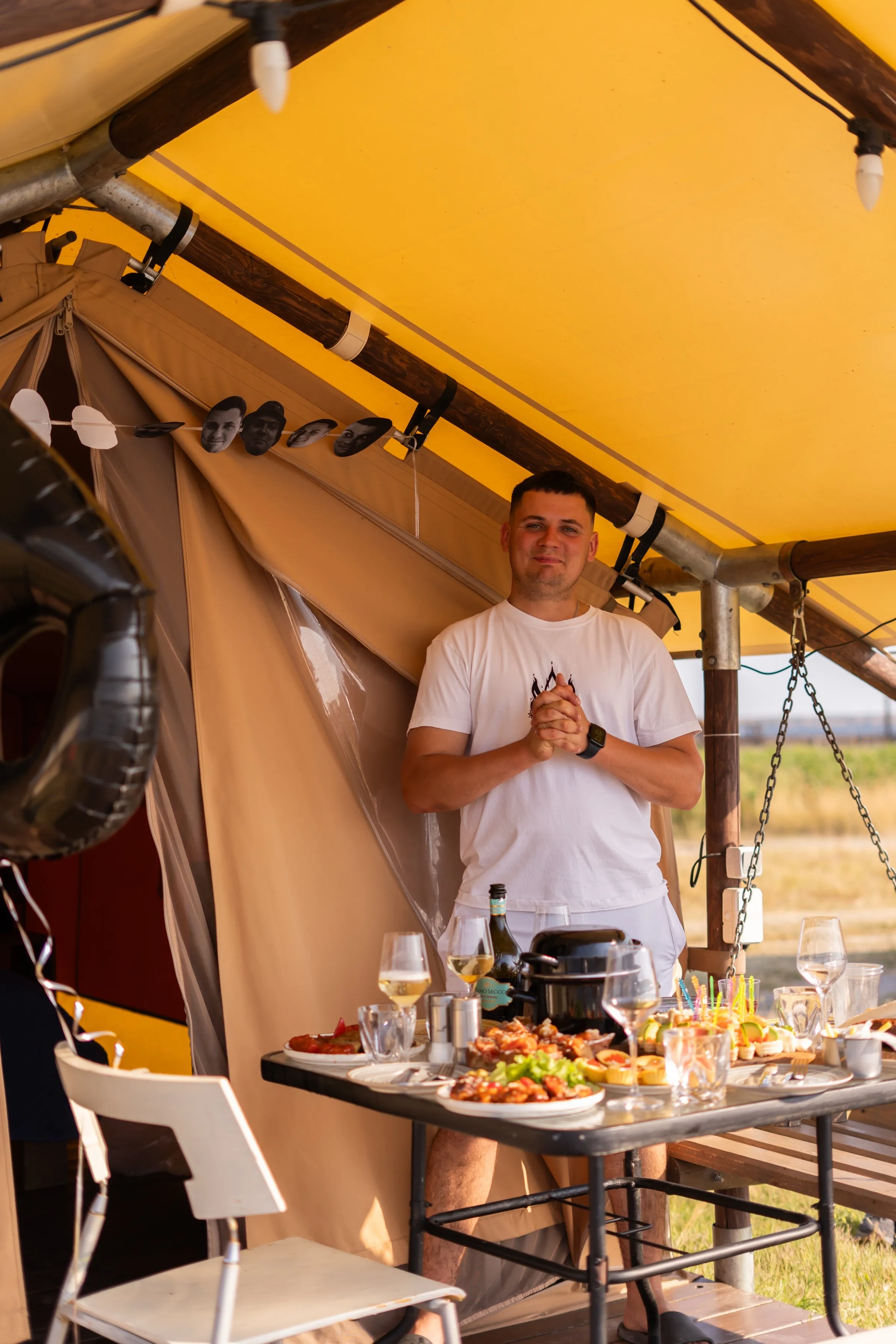Сервіс у глемпі Safari — гриль і вино